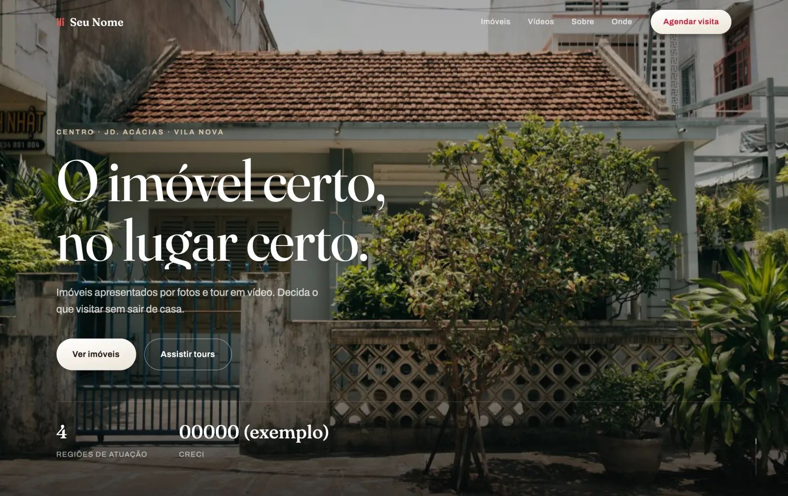 Vitrine pública do corretor no computador: foto da casa, nome do corretor, regiões de atuação e botões para ver imóveis e agendar visita